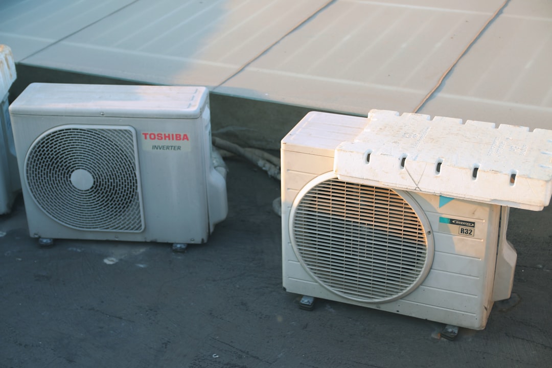 Heat pump vs. gas furnace: a total cost comparison hero image